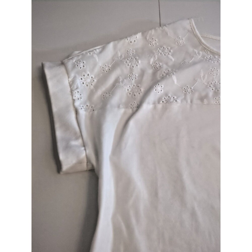 emery rose shirt top Fine embroidery classic wht staple size M closet staple